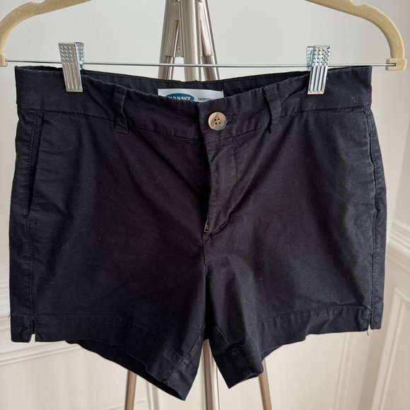 Old Navy Women's Black Chino Shorts size 2 - Picture 1 of 5